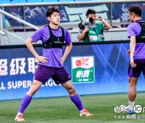 九游体育app-关于上海申花训练开放日，关键时刻伤情更新引欢呼，中超在即，心理建设被强调的信息
