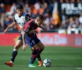 九游体育-国王杯今夜再迎强敌；比利亚雷亚尔战术微调；主帅态度——态度坚定；资深球员宣示担当的简单介绍